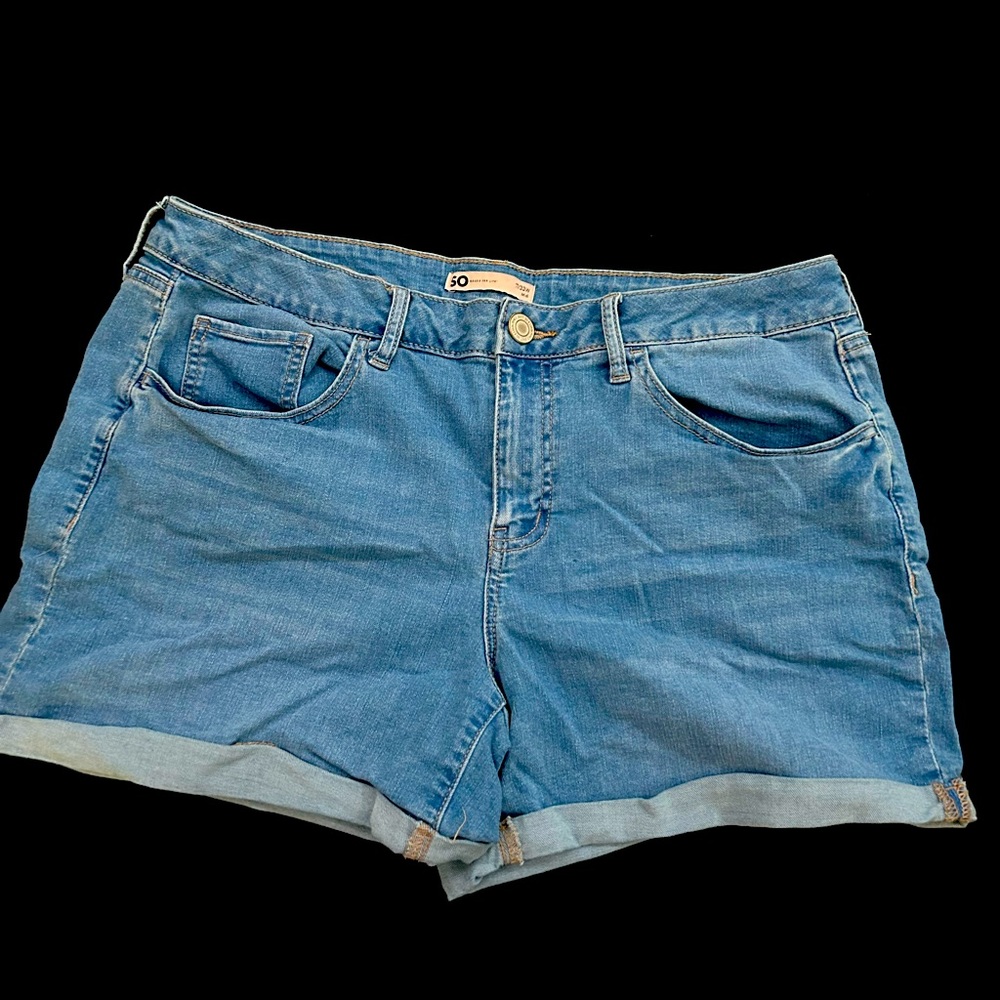 SO mid rise shorts
